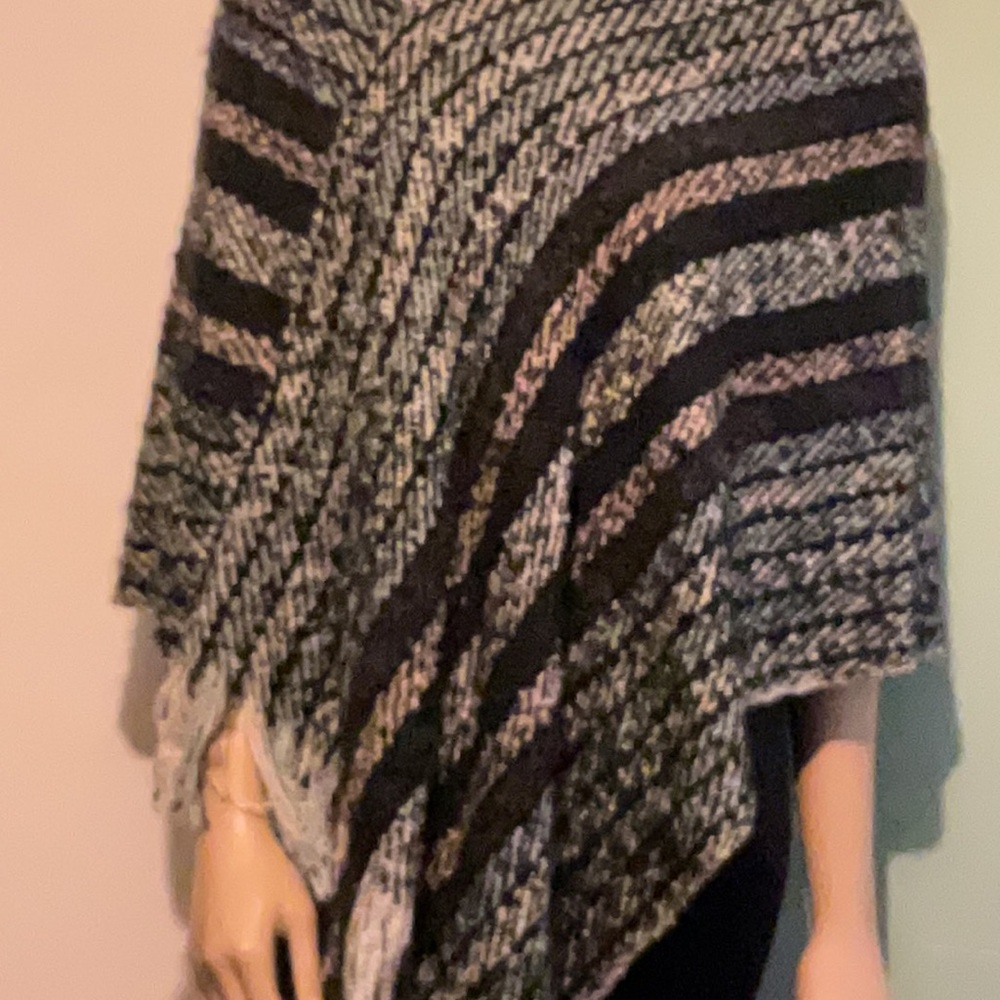 Ladies knitted poncho